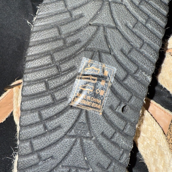 Cute Woven Sandals - Picture 4 of 5